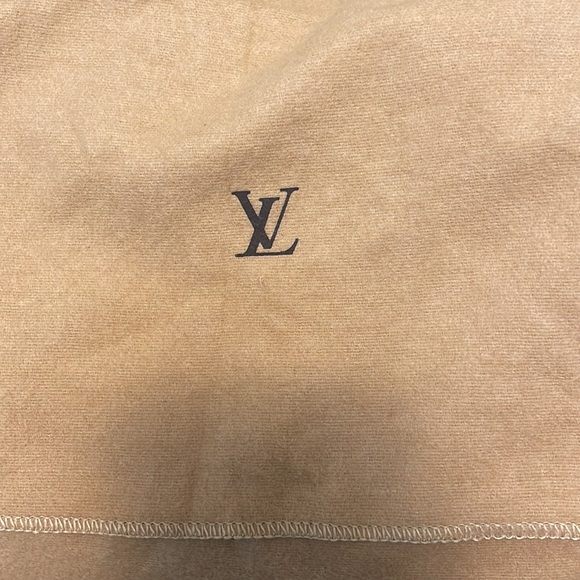 Authentic Louis Vuitton Vernis Thompson Street Shoulder Bag - Picture 6 of 7